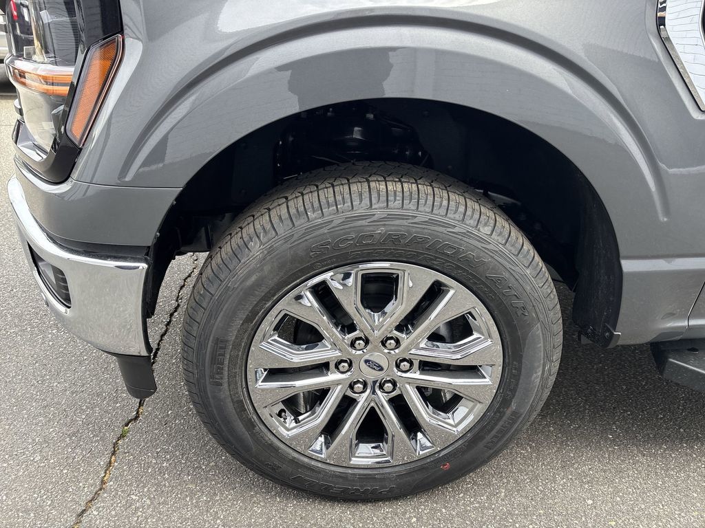 New 2026 Carbonized Gray Metallic Ford XLT image 18