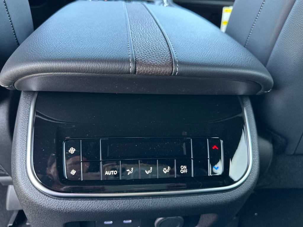 2025 Nissan Armada SL photo