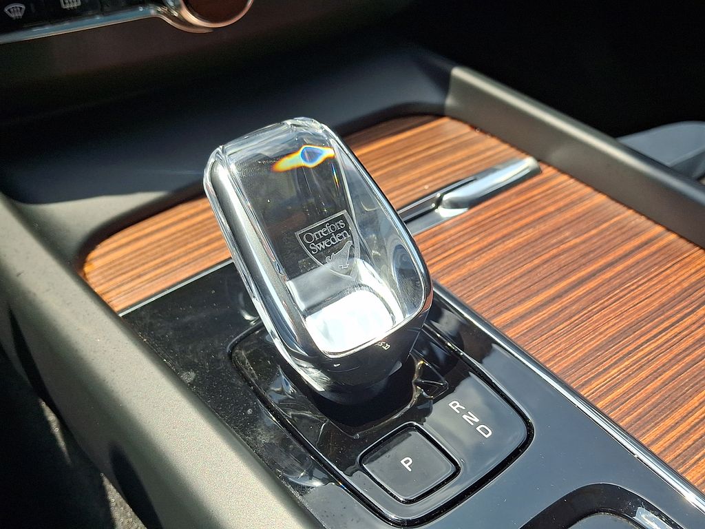 Thumbnail: 2023 Volvo XC60 - 19