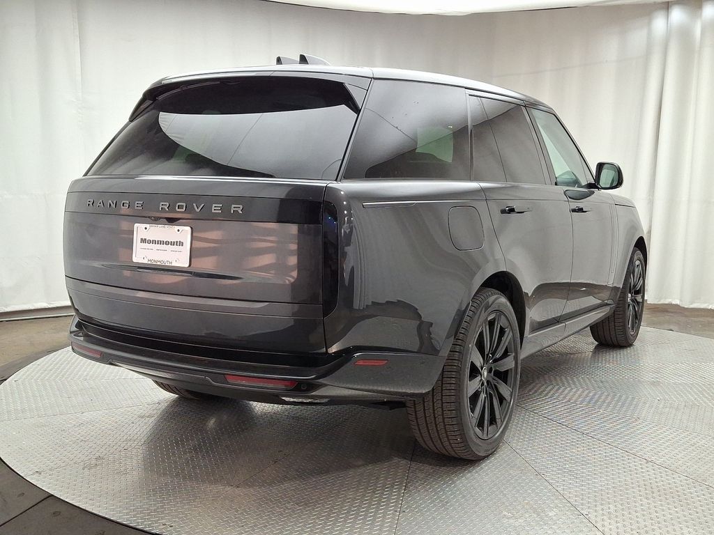 2025 Land Rover Range Rover SE 3