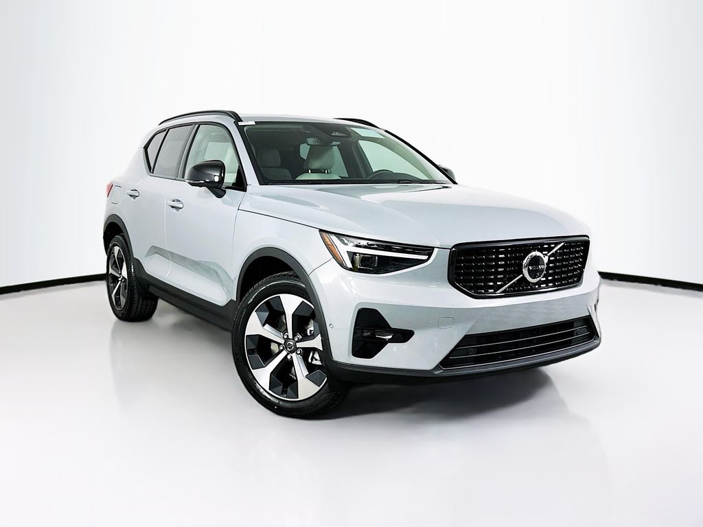 2026 Volvo XC40 B5 Plus