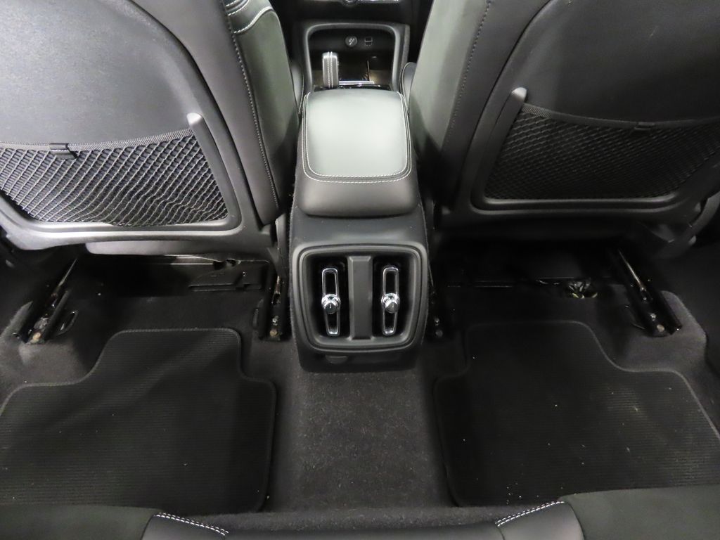 Thumbnail: 2019 Volvo XC40 - 29