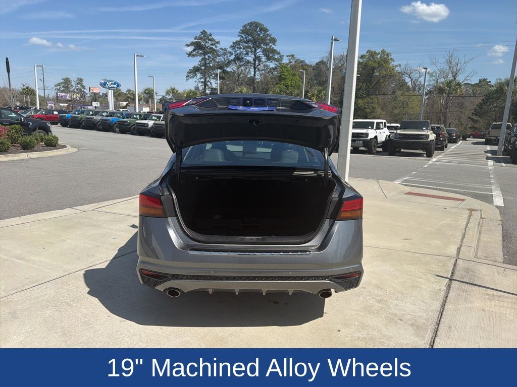 2022 Nissan Altima SR FWD