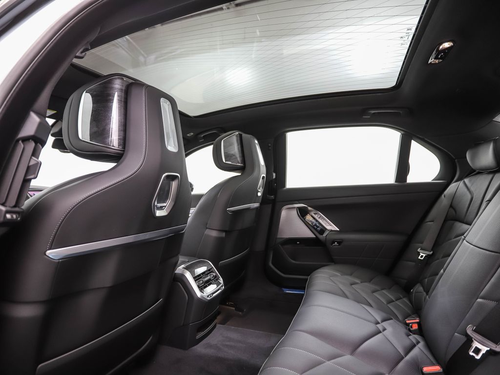 2025 BMW 7 Series 740i xDrive 19