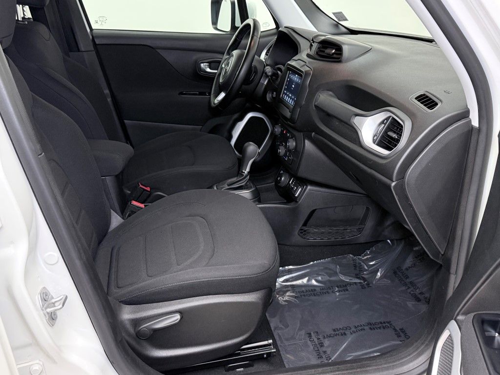 Thumbnail: 2018 Jeep Renegade - 17