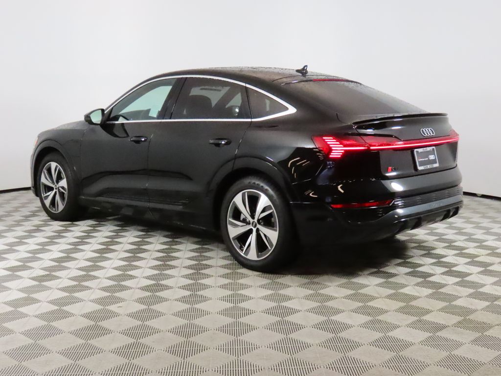 Thumbnail: 2024 Audi Q8 e-tron - 3