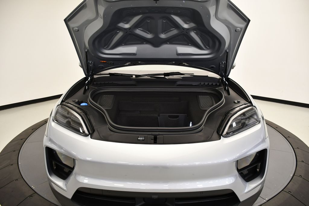 Thumbnail: 2025 Porsche Macan - 13