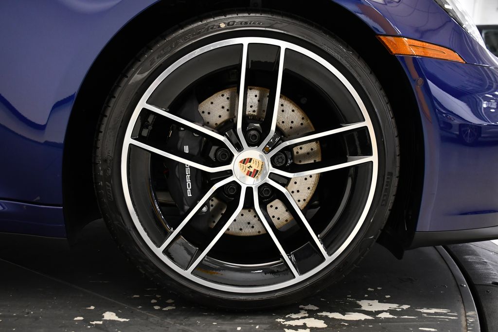 Thumbnail: 2026 Porsche 911 - 26