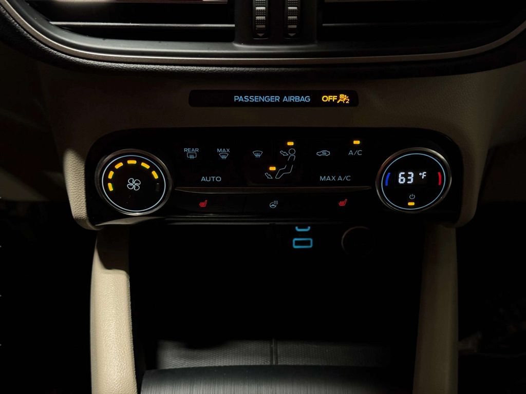 Used 2021 Desert Gold Metallic Ford SE image 17
