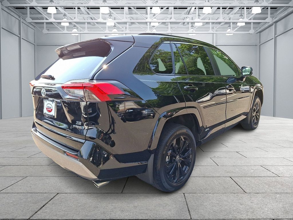 2023 Toyota RAV4 SE 4