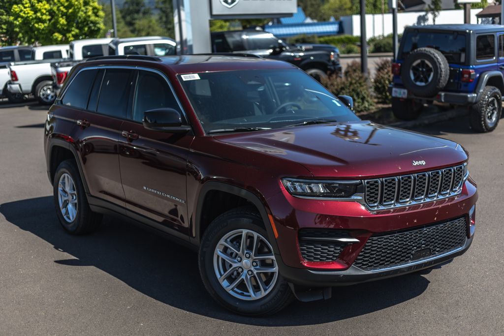 2026 Jeep Grand Cherokee Laredo X thumbnail 2