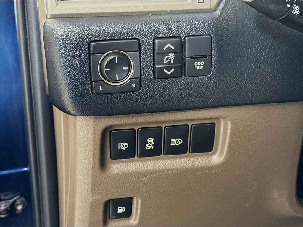 Thumbnail: 2020 Lexus GX - 10