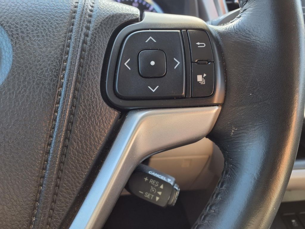 2014 Toyota Highlander XLE V6 Gray at Texan Dodge Chrysler Jeep Ram