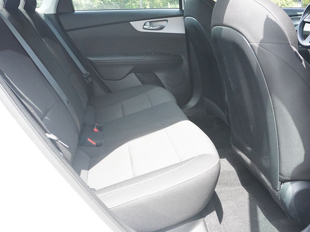Used 2024 White Kia LXS image 31