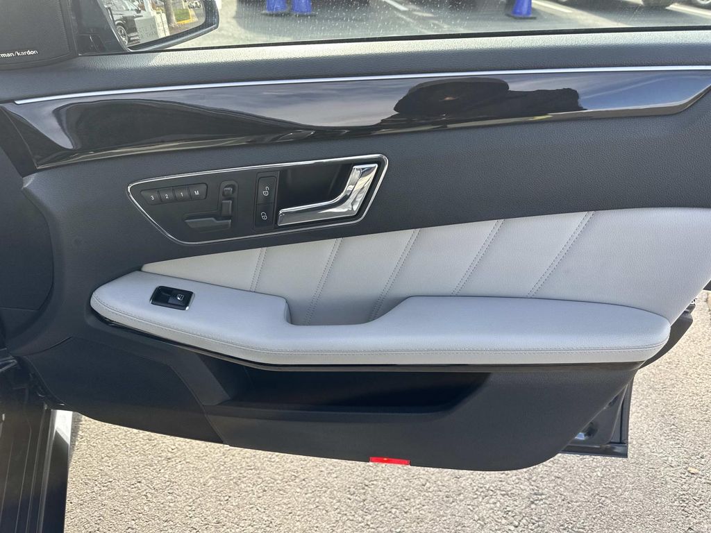 Thumbnail: 2011 Mercedes-Benz E-Class - 20