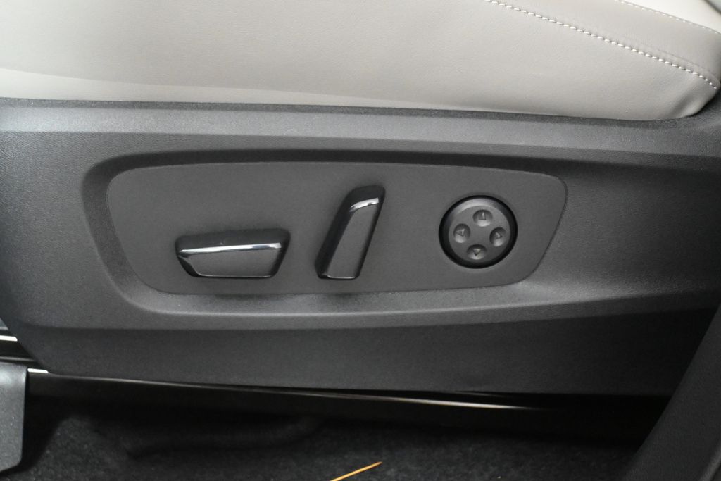 Thumbnail: 2026 INFINITI QX60 - 26