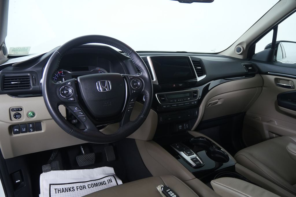 Thumbnail: 2017 Honda Pilot - 21