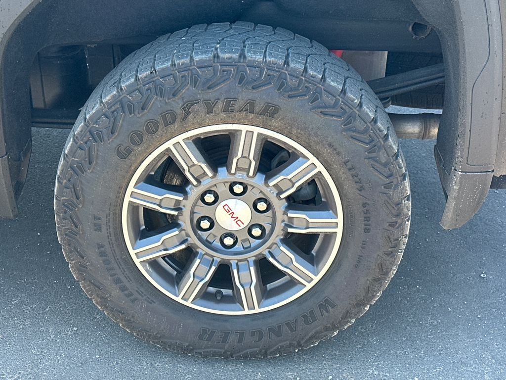 Used 2024 Black GMC AT4 image 19