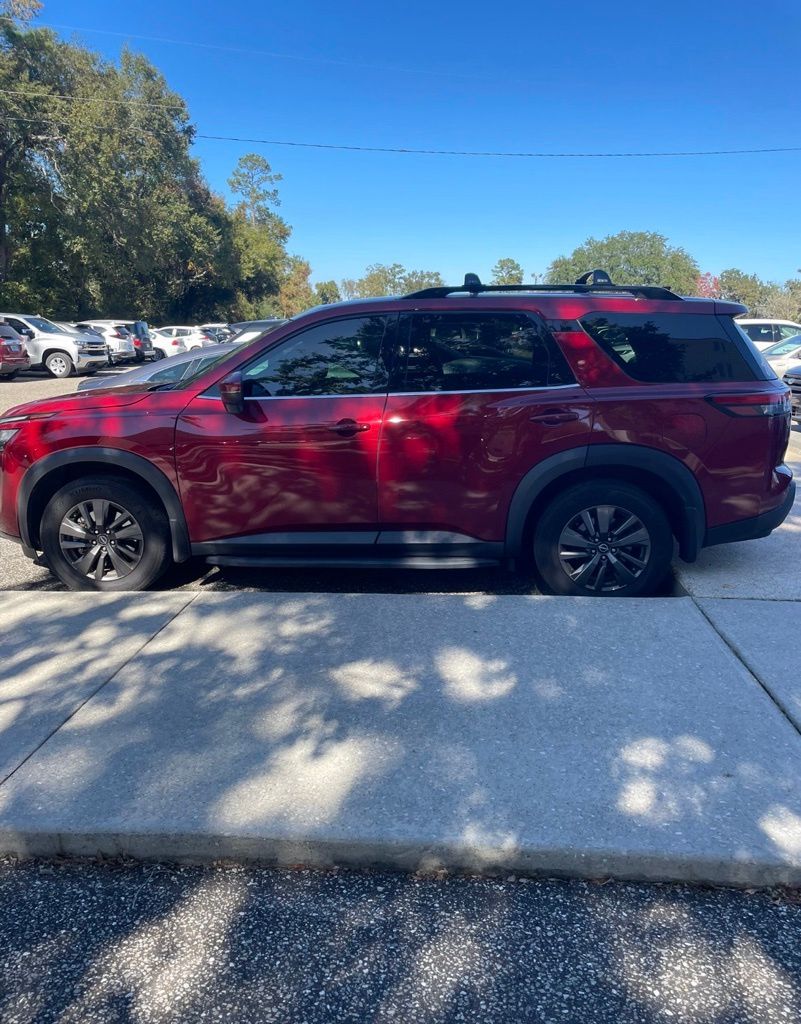 2022 Nissan Pathfinder SV's photo