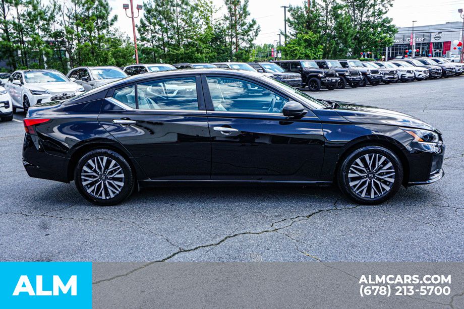2025 Nissan Altima SV - Photo 9