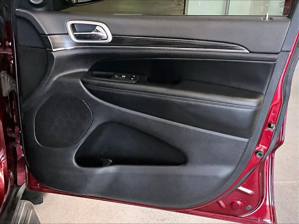 2020 Jeep Grand Cherokee — photo 12