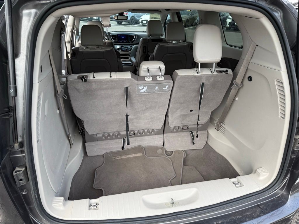 Thumbnail: 2017 Chrysler Pacifica - 27