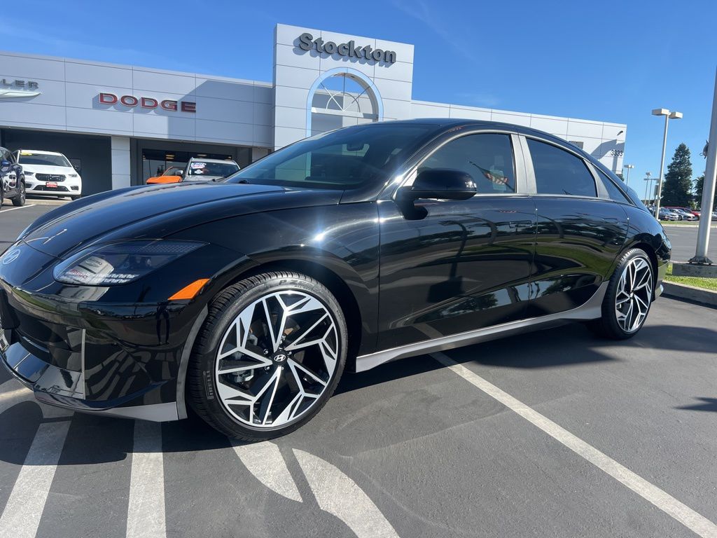 View vehicle photo 3