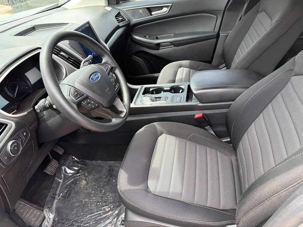 Used 2021 Silver Ford SE image 9