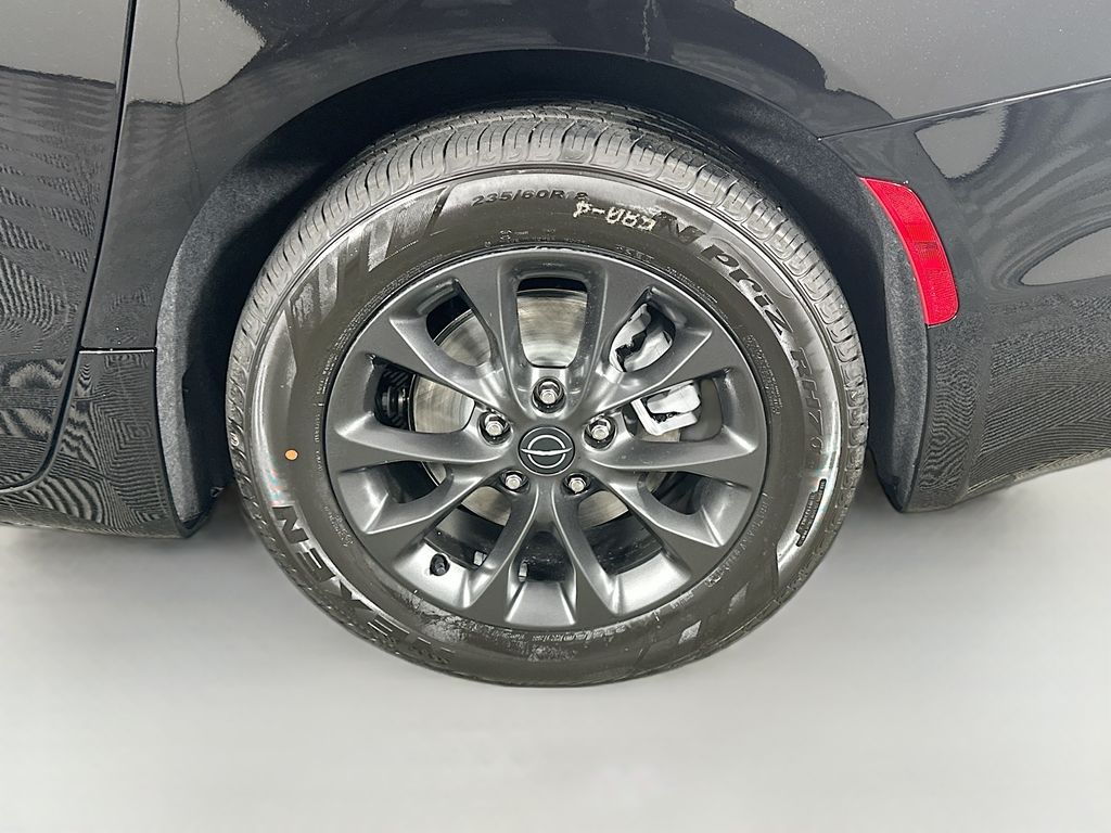 New 2025 Black Chrysler Select image 17