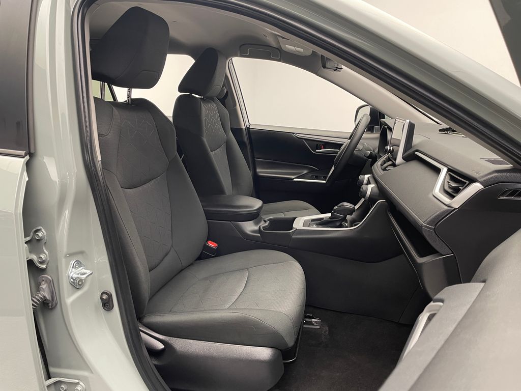 2023 Toyota RAV4 XLE 18