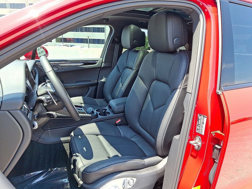 Thumbnail: 2025 Porsche Macan - 15