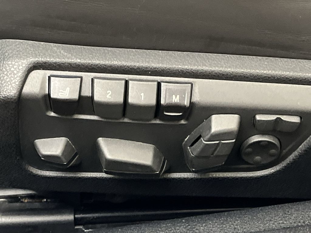 Thumbnail: 2012 BMW M6 - 12