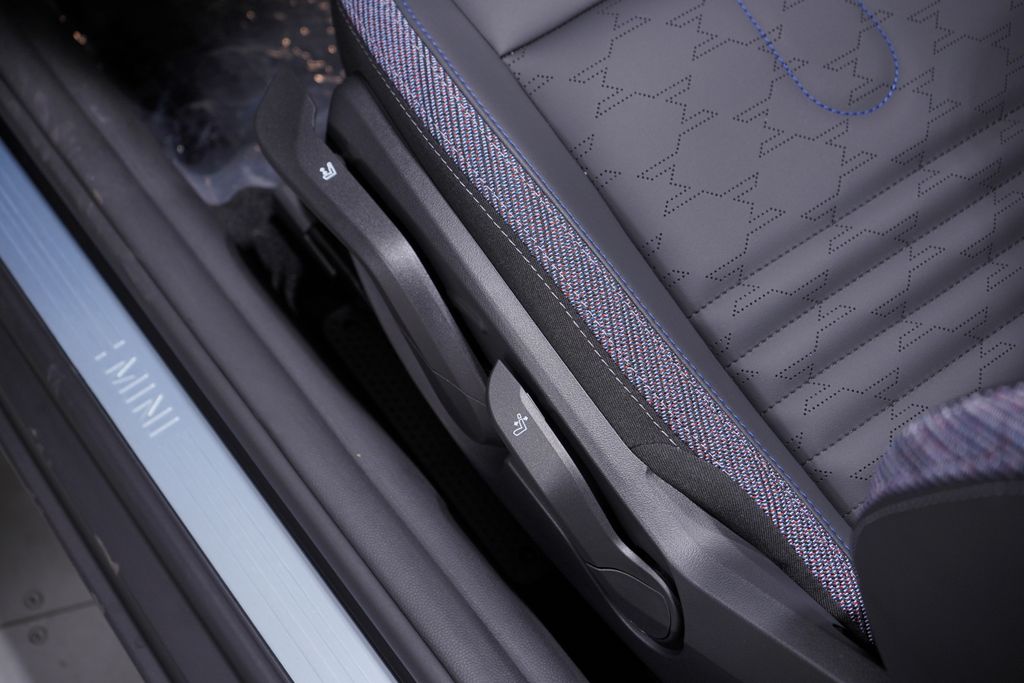 Thumbnail: 2026 MINI Cooper - 17