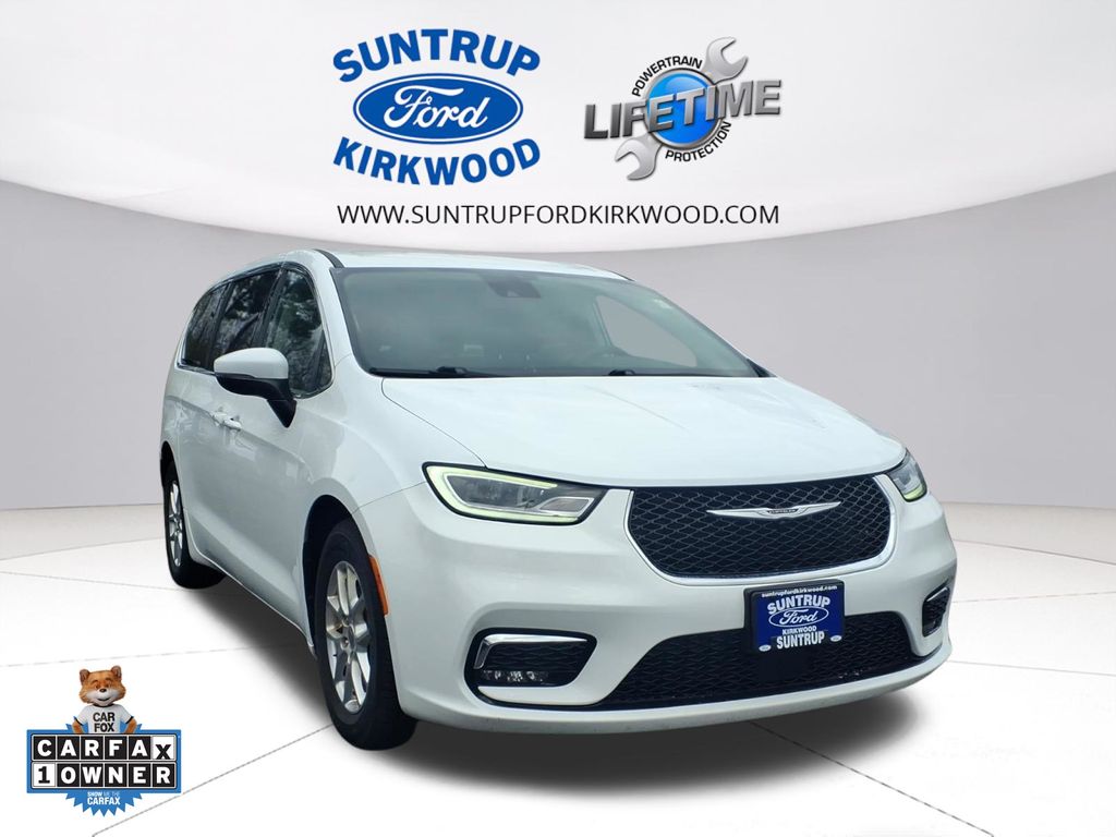 Bright White Clearcoat 2023 Chrysler Pacifica Touring L FWD Minivan Front-Wheel Drive 9-Speed Automatic