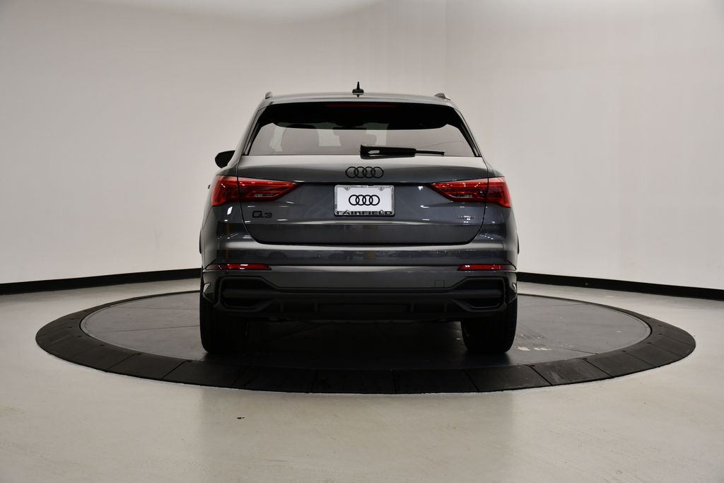 Thumbnail: 2025 Audi Q3 - 4