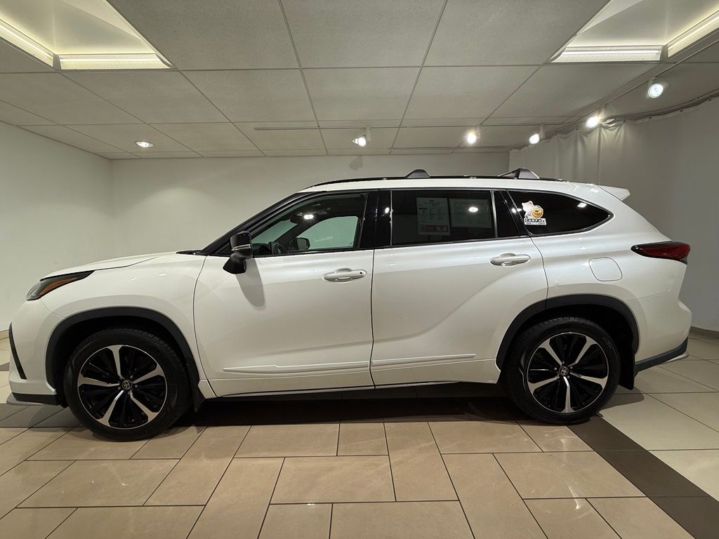 Thumbnail: 2021 Toyota Highlander - 2