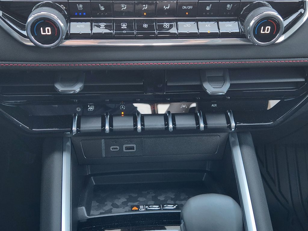 2026 Chevrolet Colorado Z71 photo 8