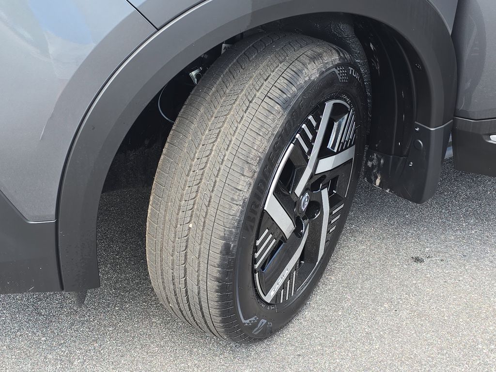 2025 Gun Metallic Nissan Kicks SV FWD SUV