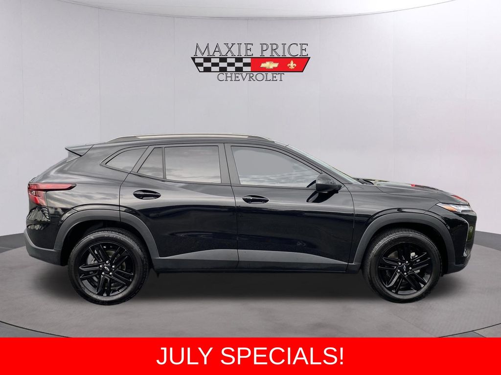 Used 2025 Chevrolet Trax SUV