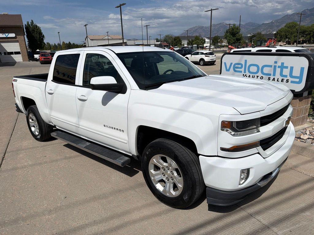 Summit White 2017 Chevrolet Silverado 1500 Pickup Truck Four-Wheel Drive 6-Speed Automatic Overdrive