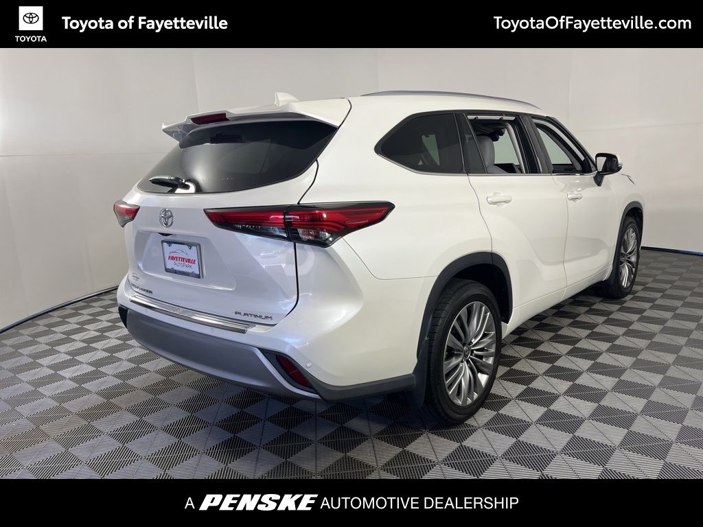 Thumbnail: 2021 Toyota Highlander - 18
