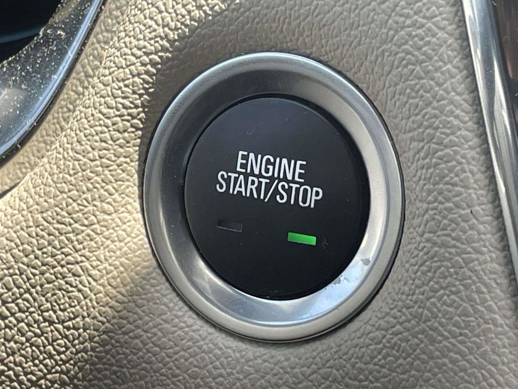 2023 Summit White Chevrolet Traverse LT Leather FWD SUV