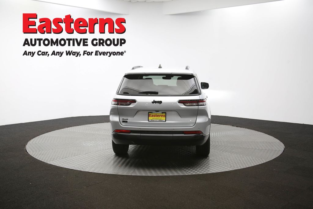 Used 2024 Silver Jeep Altitude image 36