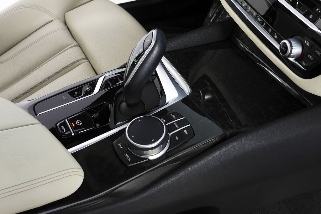 Thumbnail: 2021 BMW 5 Series - 15