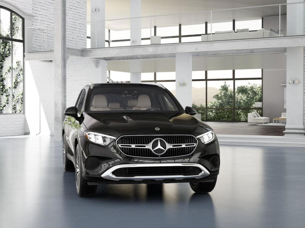 2025 Mercedes-Benz GLC 300 8