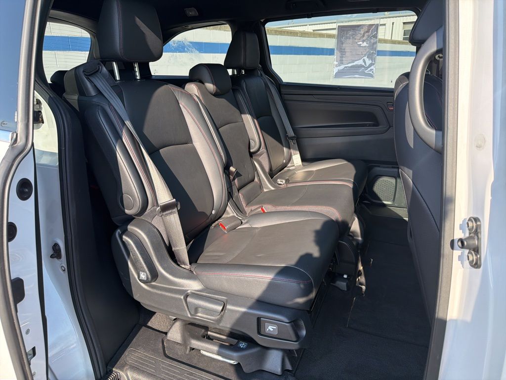 Thumbnail: 2023 Honda Odyssey - 25