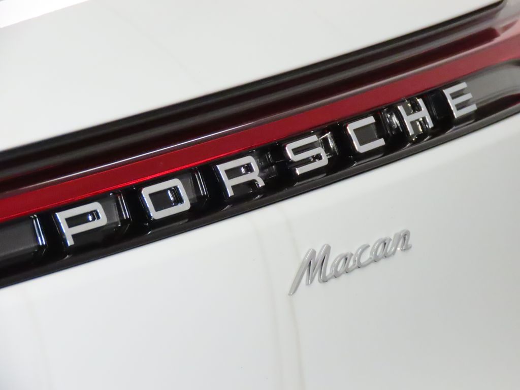 Thumbnail: 2026 Porsche Macan - 12