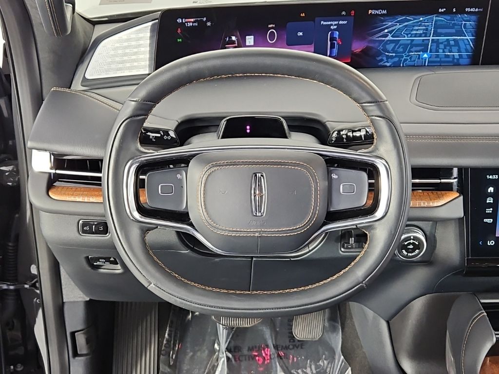 Thumbnail: 2025 Lincoln Navigator - 29