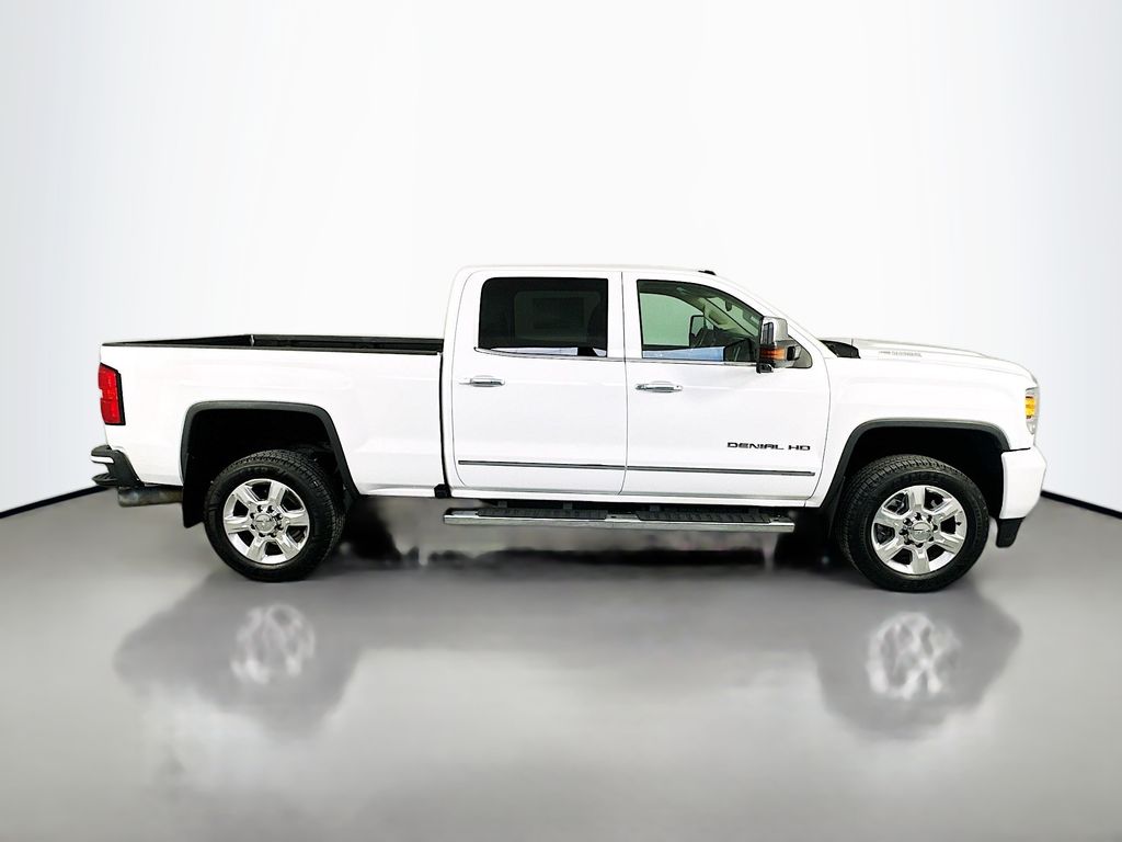 Used 2017 White GMC Denali image 8