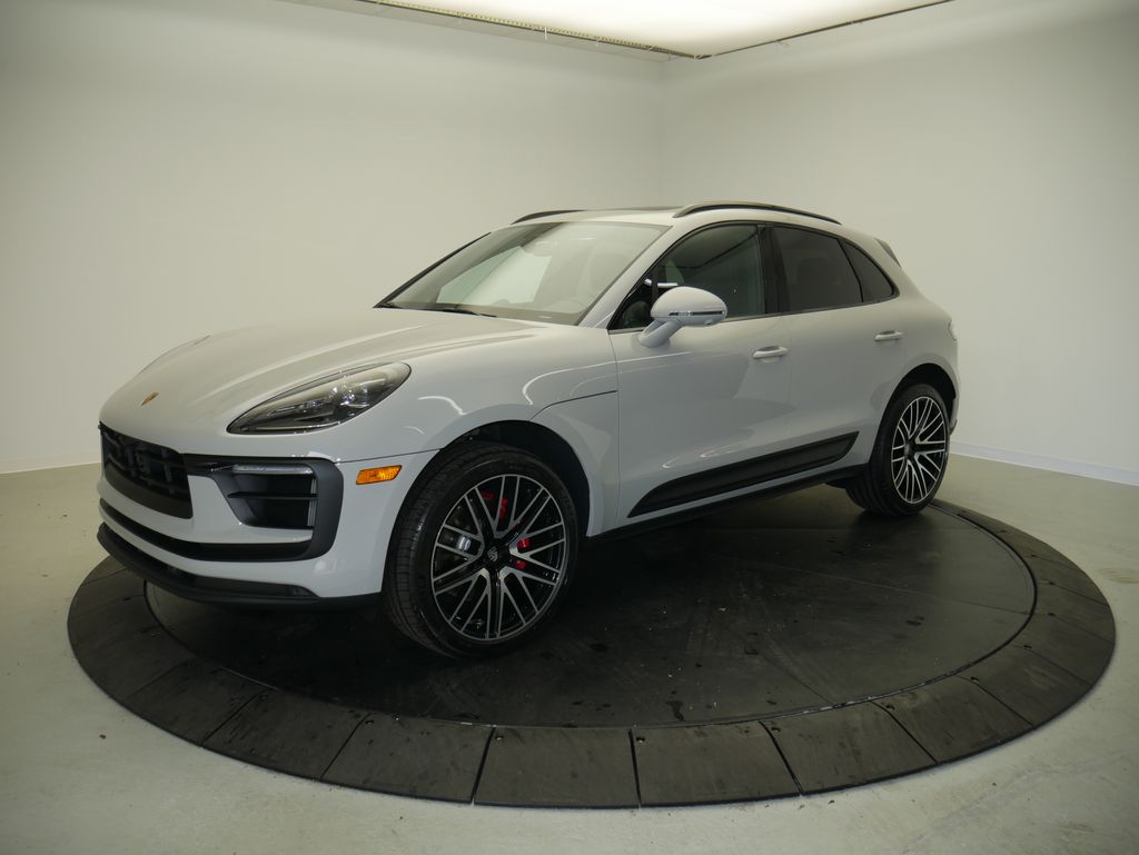 Thumbnail: 2026 Porsche Macan - 1